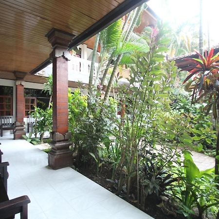 Kuta Dormitory At Simpang Inn Екстериор снимка