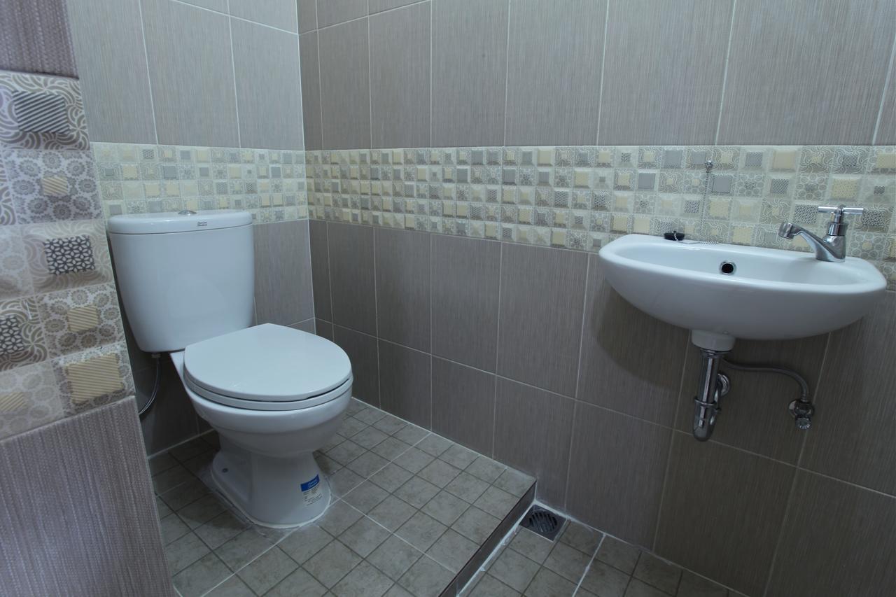 Kuta Dormitory At Simpang Inn Екстериор снимка