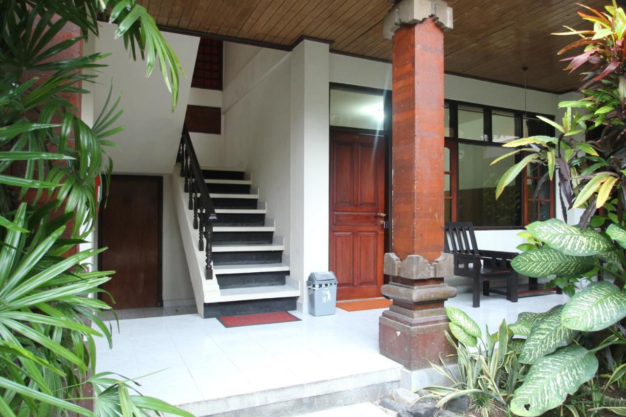 Kuta Dormitory At Simpang Inn Екстериор снимка