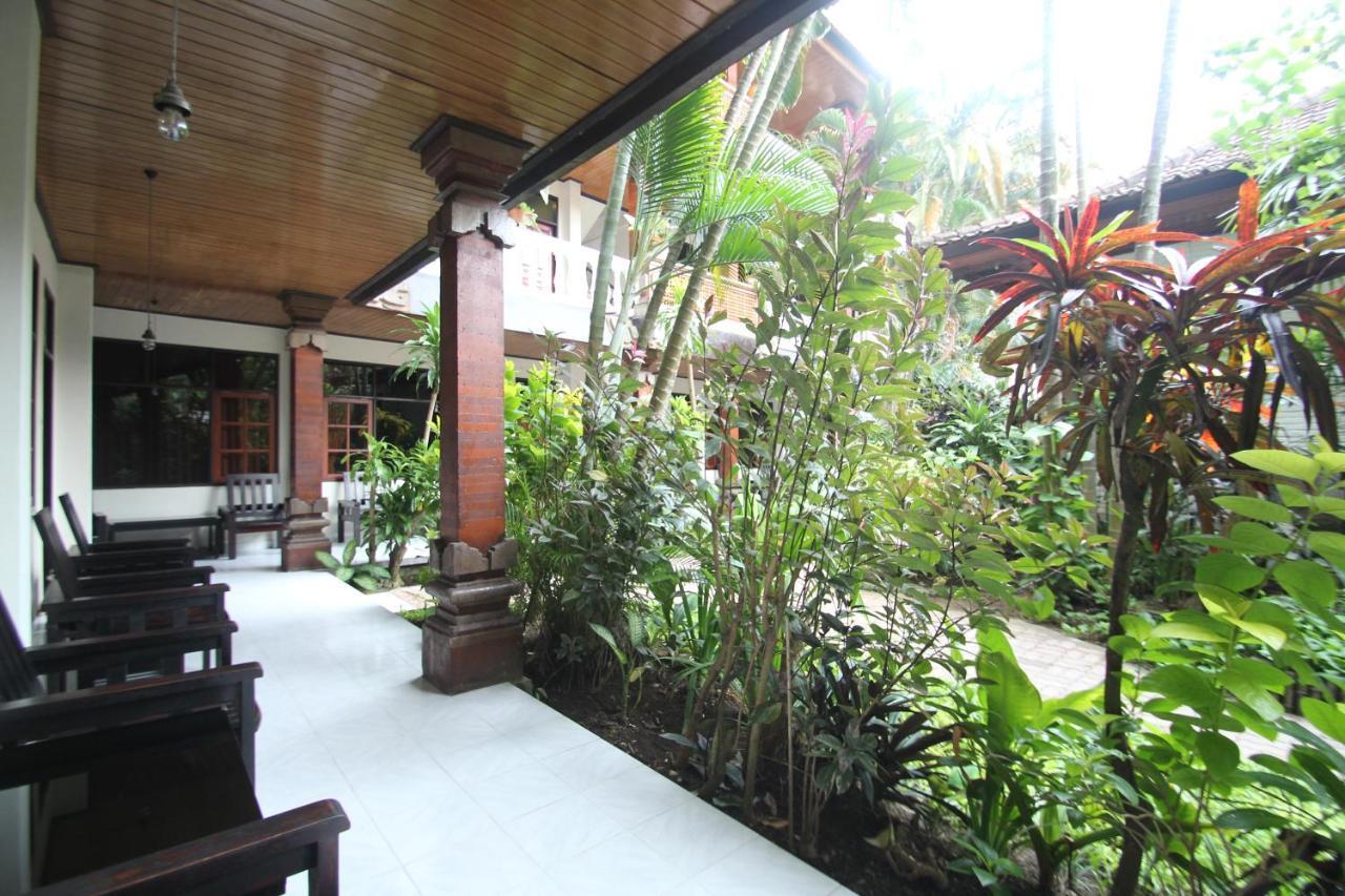Kuta Dormitory At Simpang Inn Екстериор снимка
