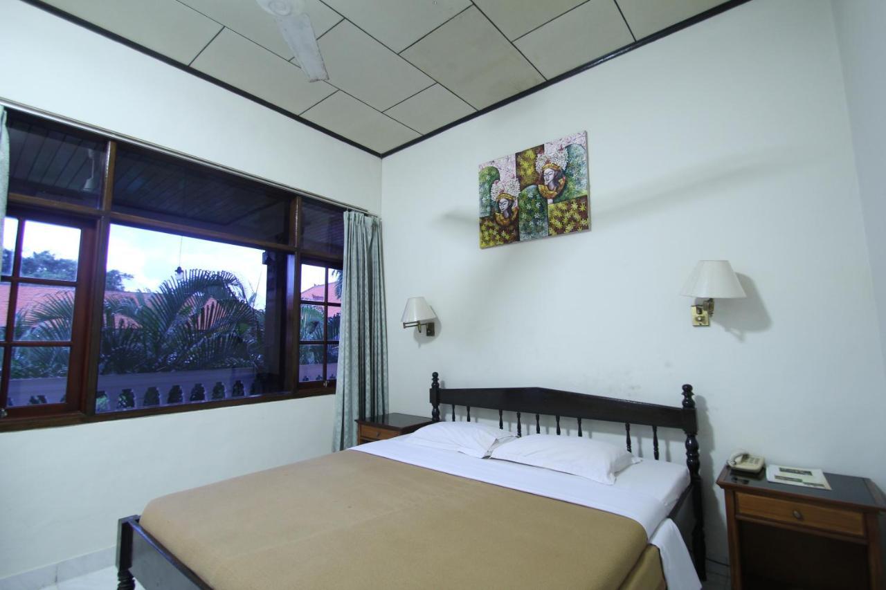 Kuta Dormitory At Simpang Inn Екстериор снимка