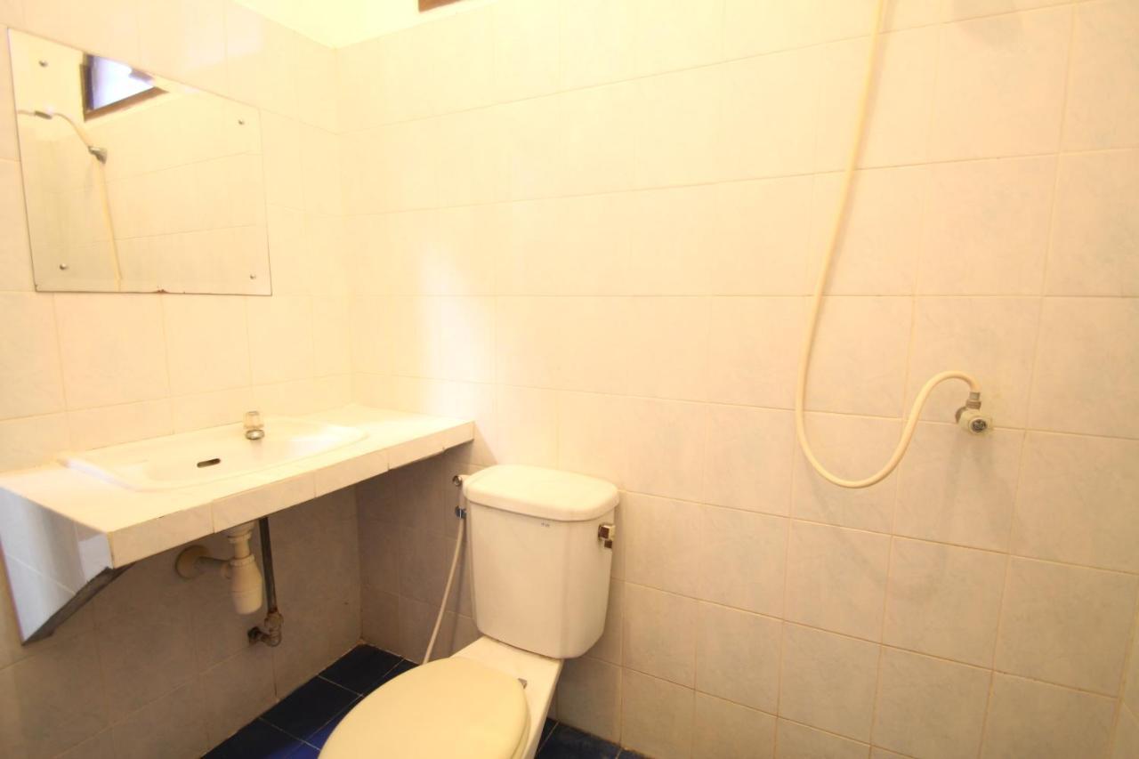 Kuta Dormitory At Simpang Inn Екстериор снимка